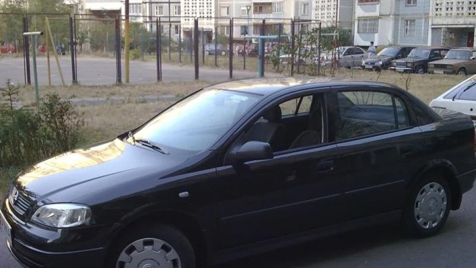 Opel Astra зелений металік 1.4 16 V