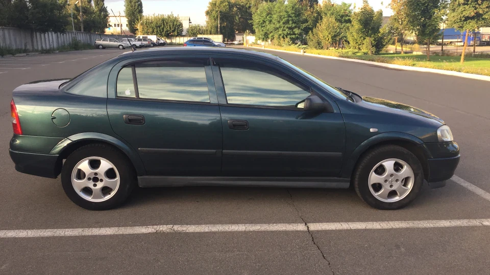 Opel Astra Зелений Сапсан 3