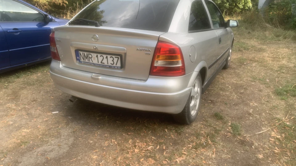 Opel Astra Жовоз