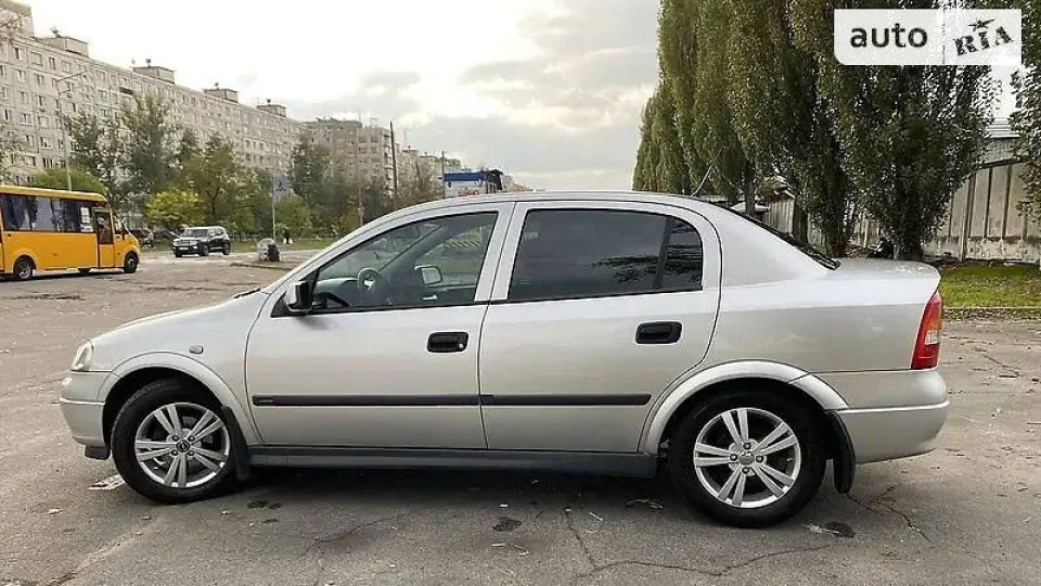 Opel Astra Зіркове срібло