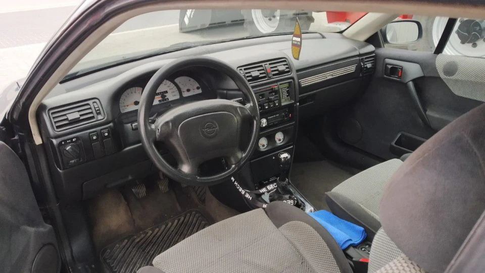 Opel Calibra B C20NE Finland 4