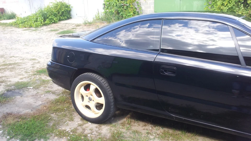 Opel Calibra Чорний Перломутр 4