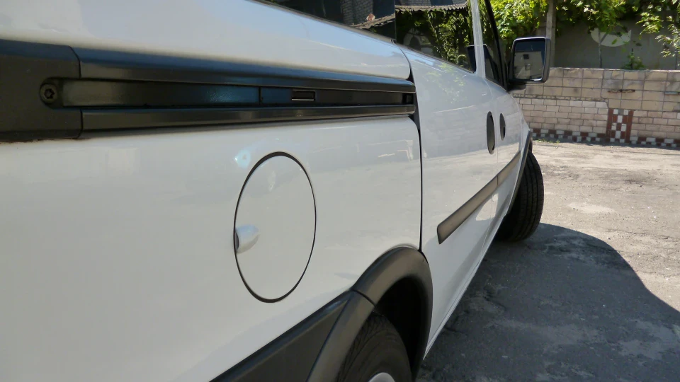 Opel Combo Білий 1,3 TDCI 5