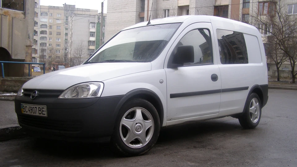 Opel Combo Чорне на Білому 3