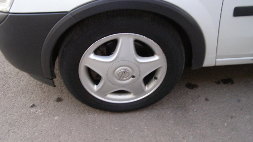 Opel Combo Чорне на Білому 5