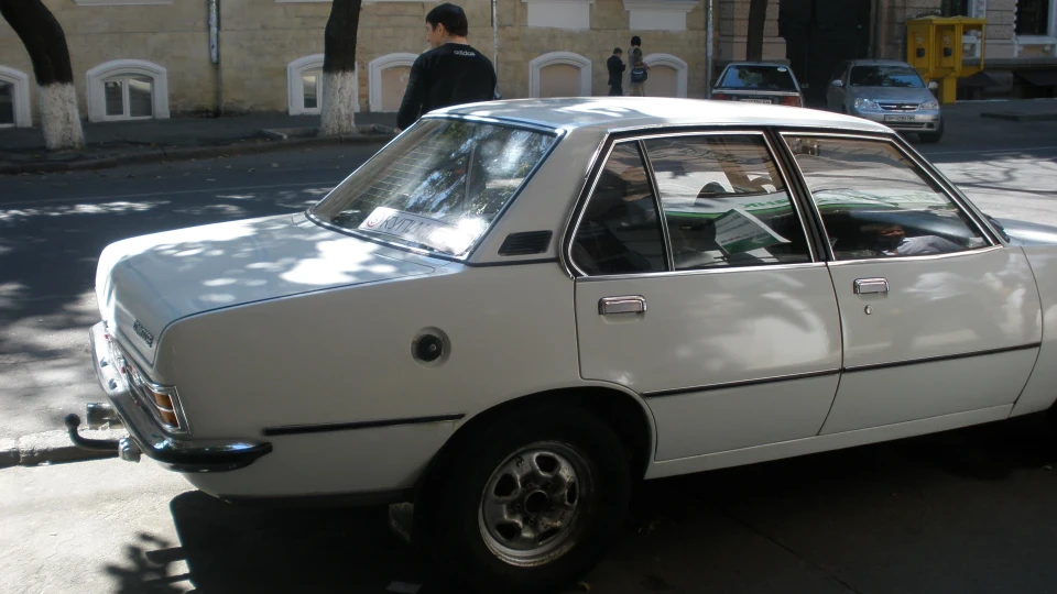 Opel Commodore Білий Лицар 4