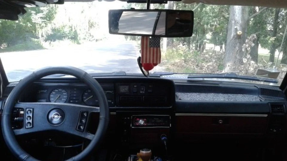 Opel Commodore Berlina 2