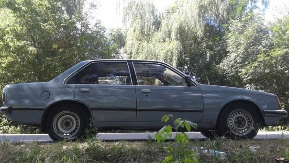 Opel Commodore Berlina 3