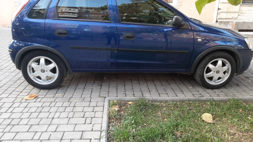 Opel Corsa 1.2 Twinport Easytronic 2