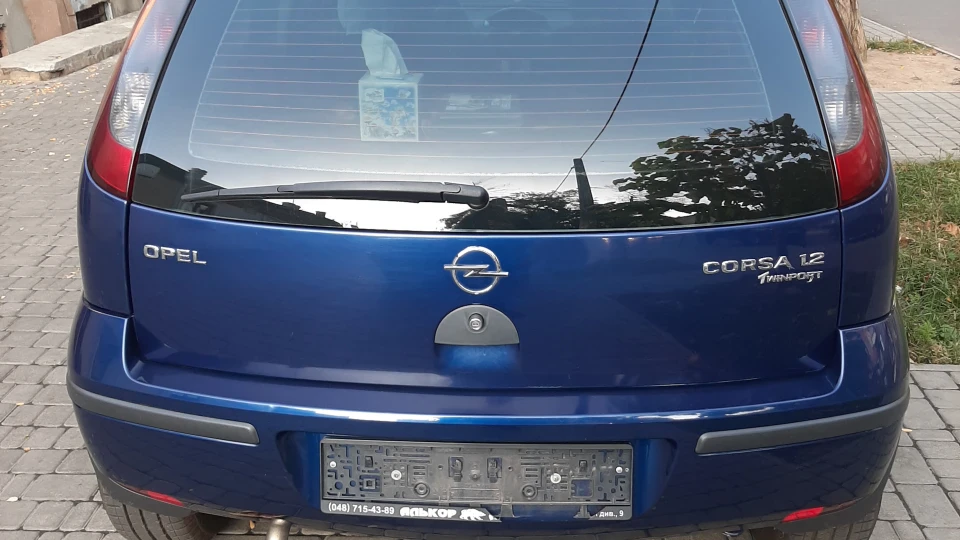 Opel Corsa 1.2 Twinport Easytronic 3