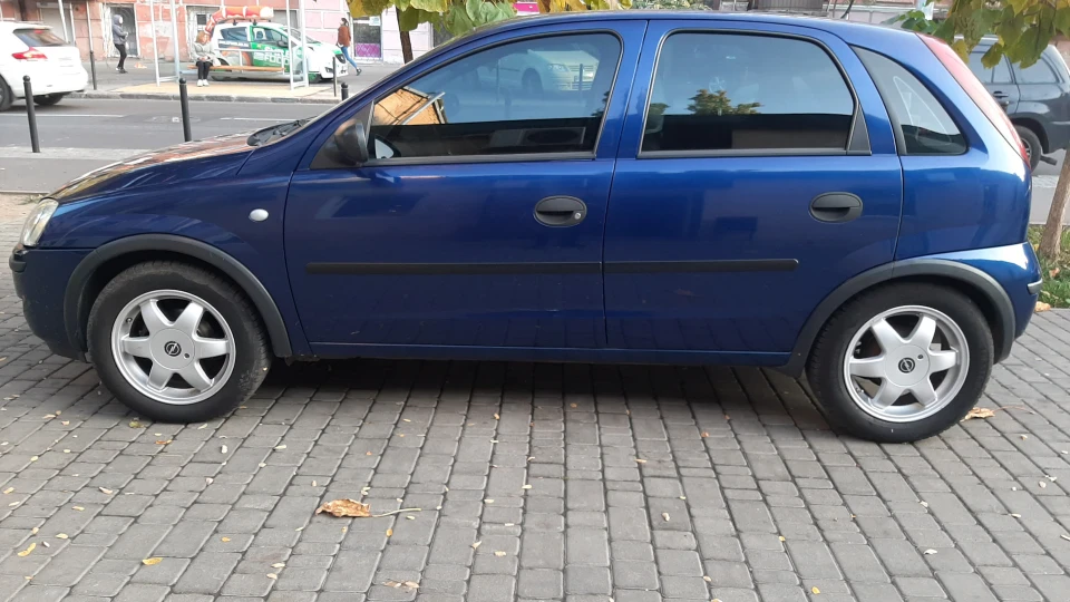 Opel Corsa 1.2 Twinport Easytronic 4