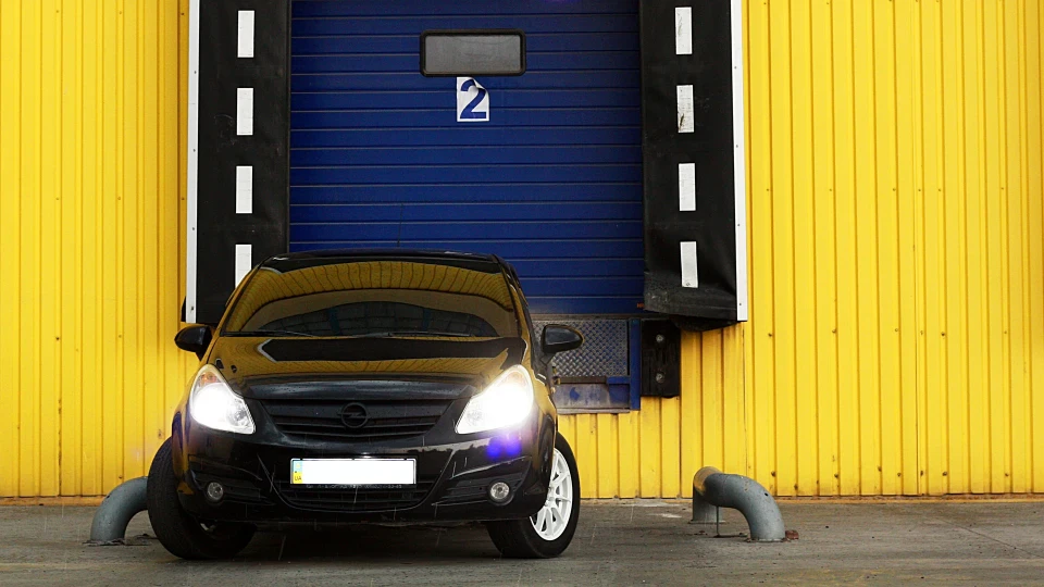 Opel Corsa BLACK & WHITE 2