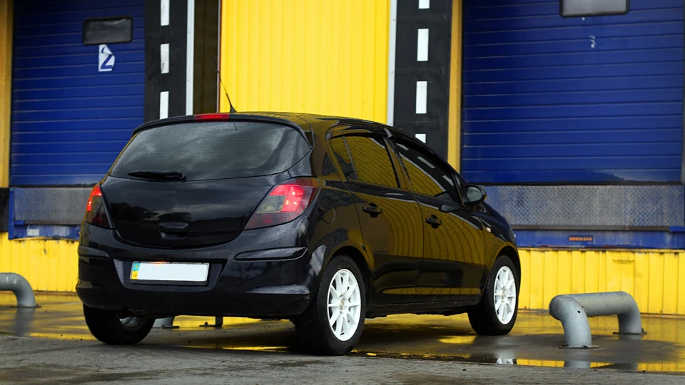 Opel Corsa BLACK & WHITE 5