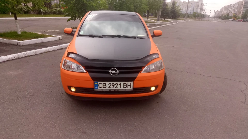 Opel Corsa Бджілка