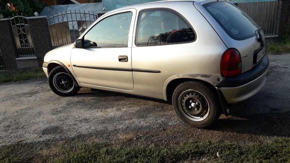 Opel Corsa "Silver" 2