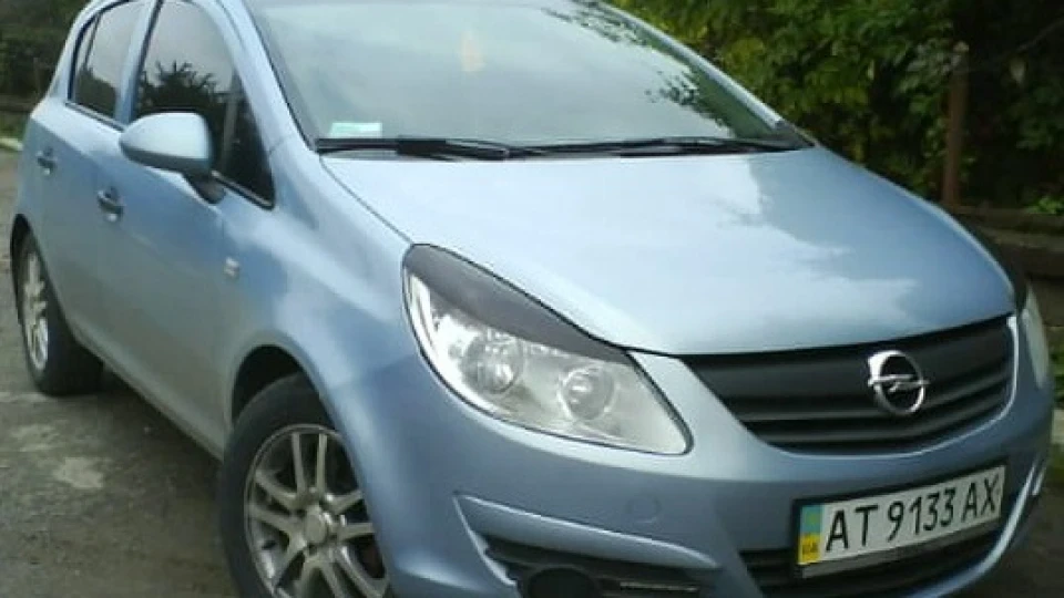 Opel Corsa синій винищувач 2