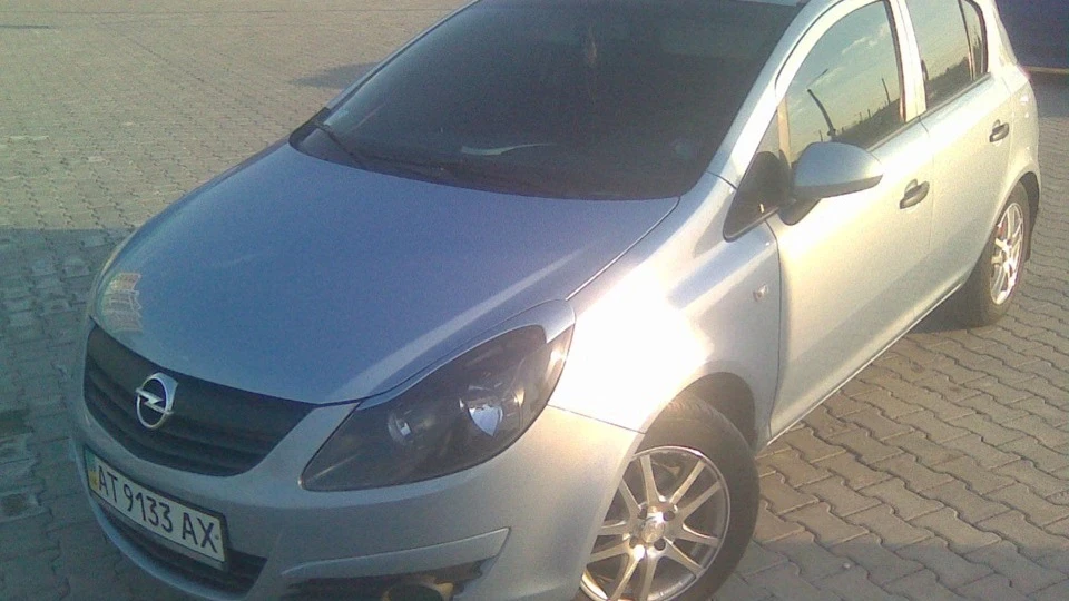 Opel Corsa синій винищувач 4