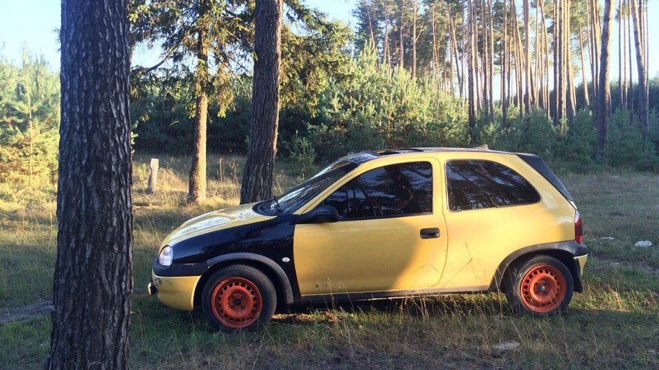 Opel Corsa жовтий корч 12v 2