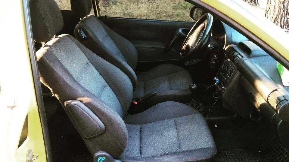 Opel Corsa жовтий корч 12v 3