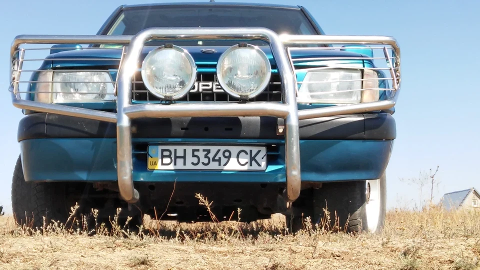 Opel Frontera A 2