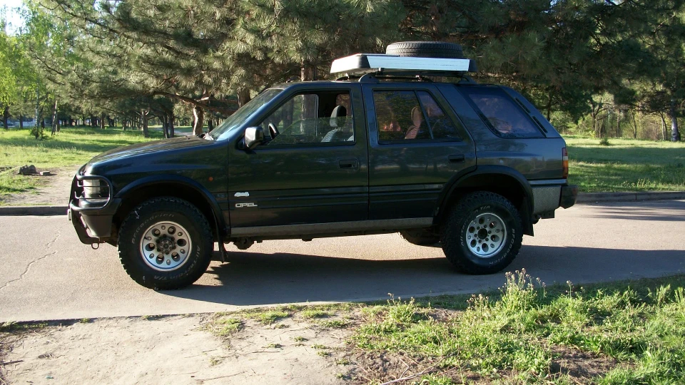Opel Frontera A чорний монстрик 3