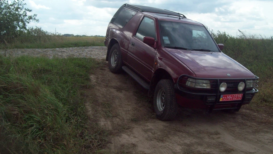 Opel Frontera A Sport ) 3