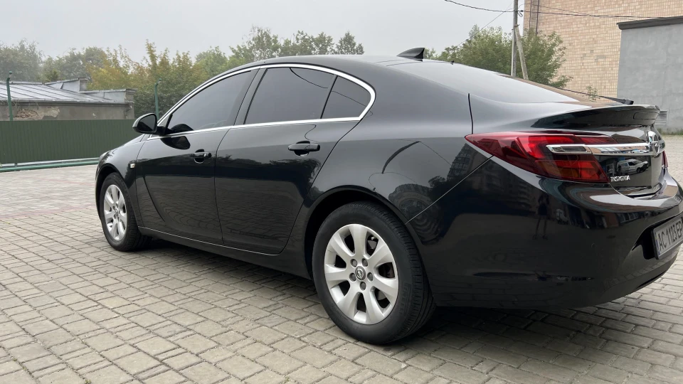 Opel Insignia Hatchback чорний графіт 2