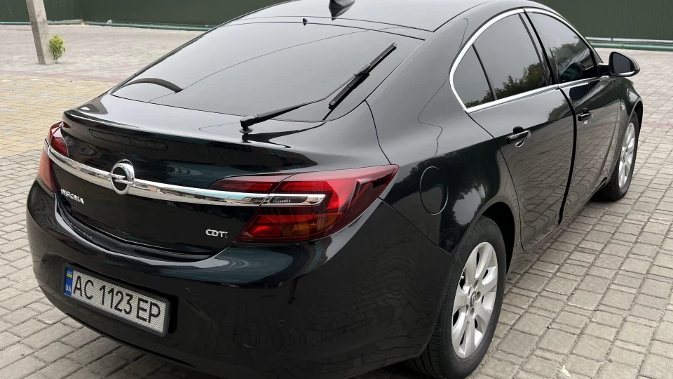 Opel Insignia Hatchback чорний графіт 3