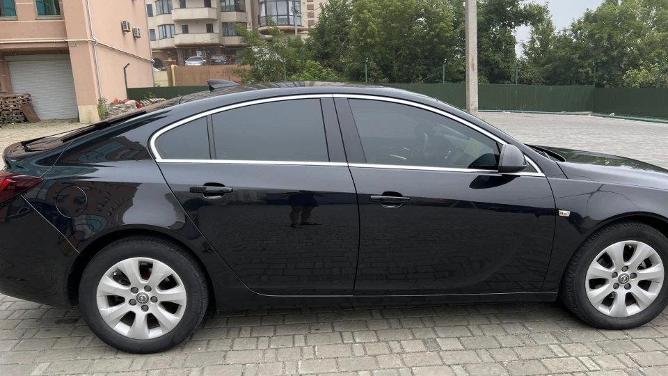 Opel Insignia Hatchback чорний графіт 4