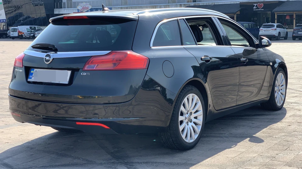 Opel Insignia Sports Tourer 2.0 турбо 4