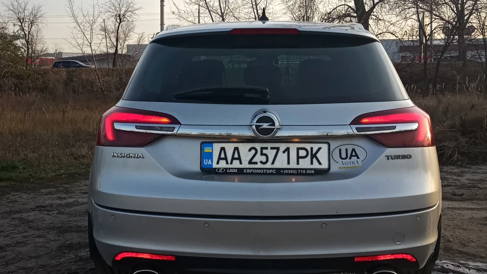 Opel Insignia Sports Tourer 2.0 турбо 3