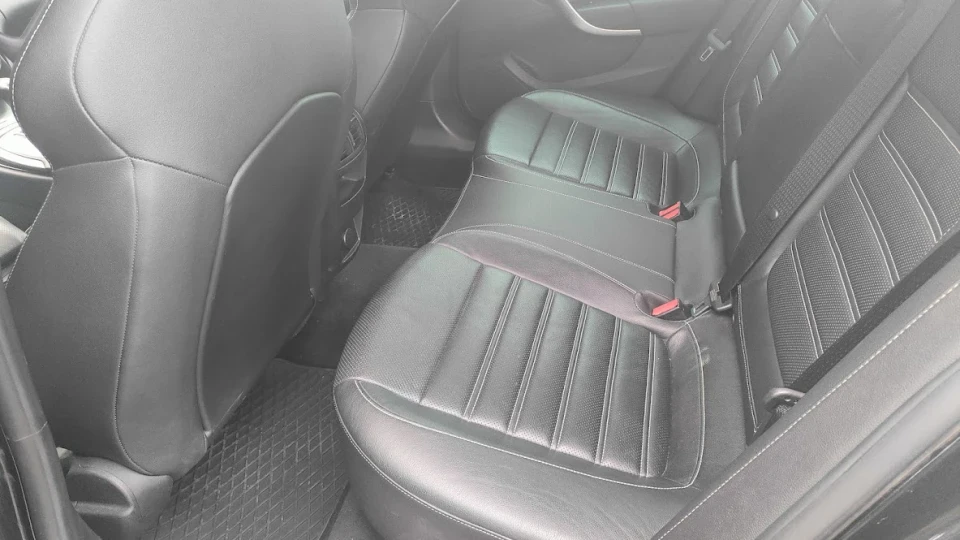Opel Insignia Sports Tourer Recaro inside 3