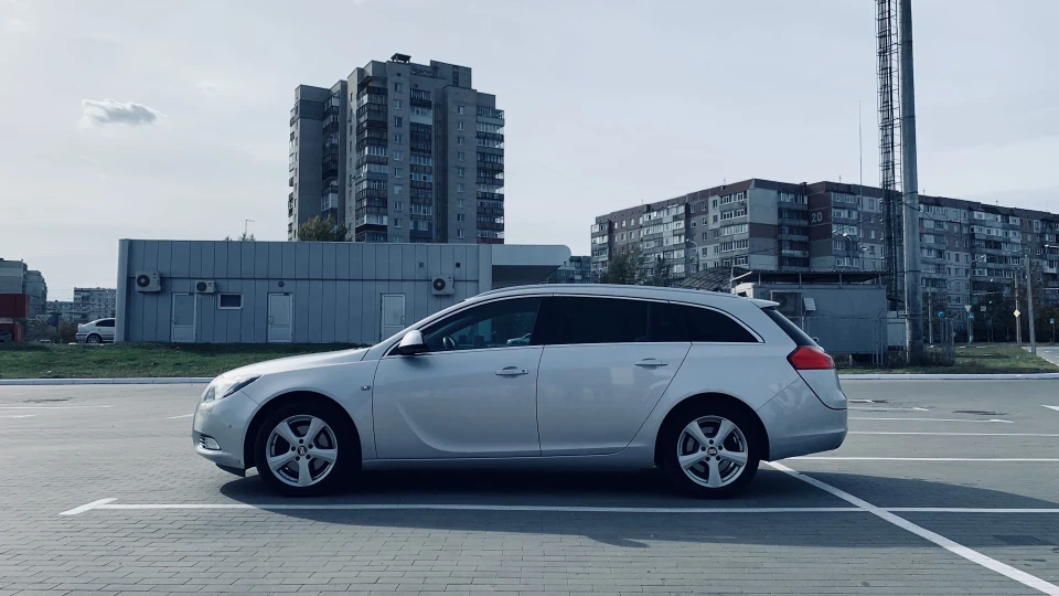 Opel Insignia Sports Tourer Silver Arrow 2