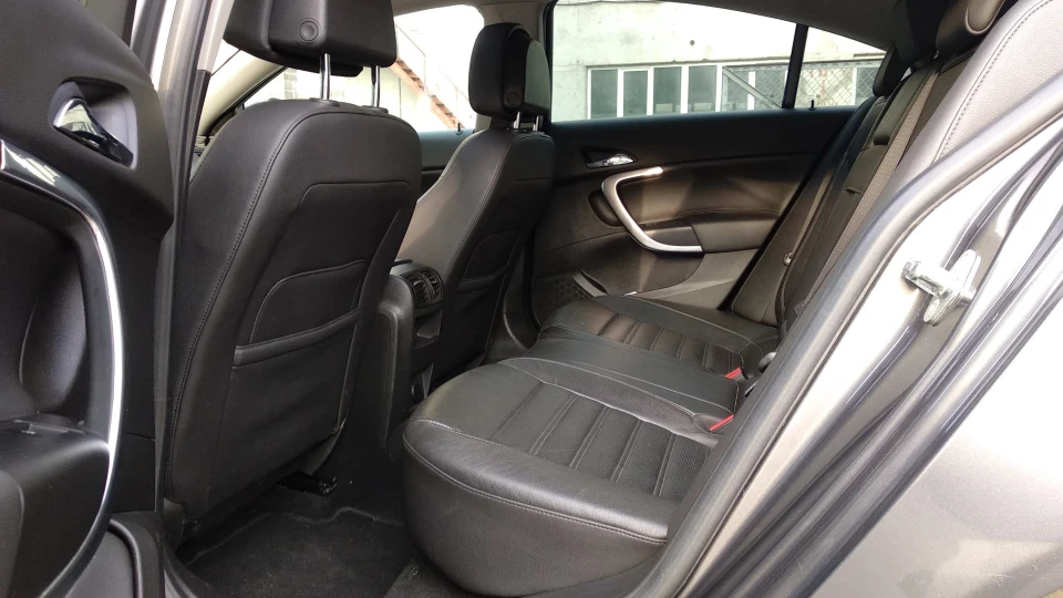 Opel Insignia 2.0 cbti sport 2