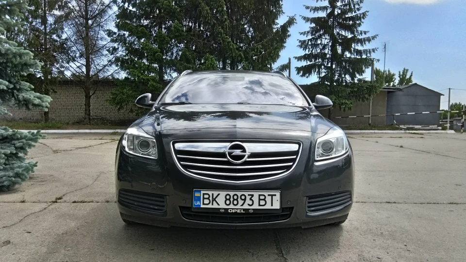 Opel Insignia 2.0 cdti сіра акула