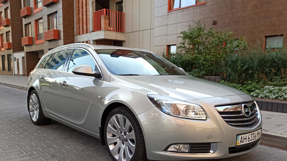 Opel Insignia 2,0 турбо бензин