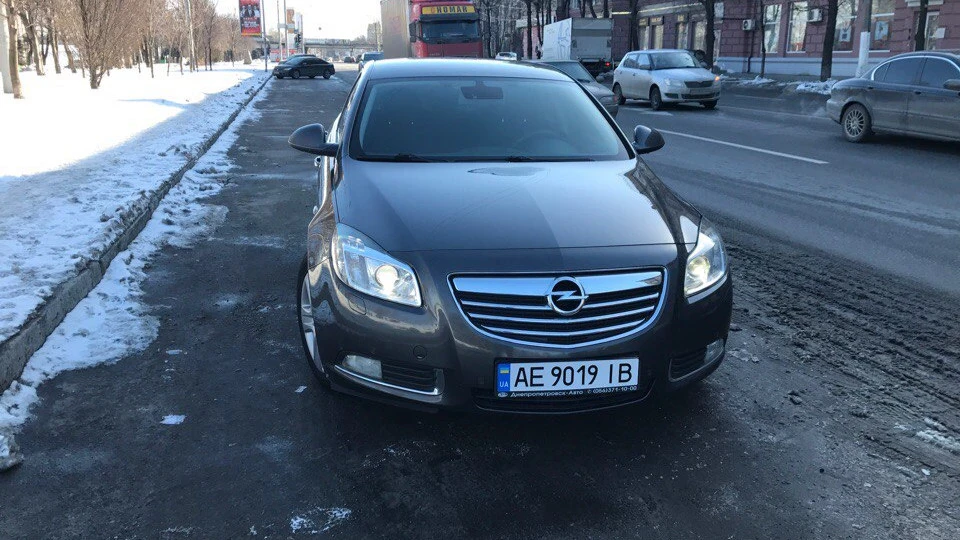 Opel Insignia сіра 2