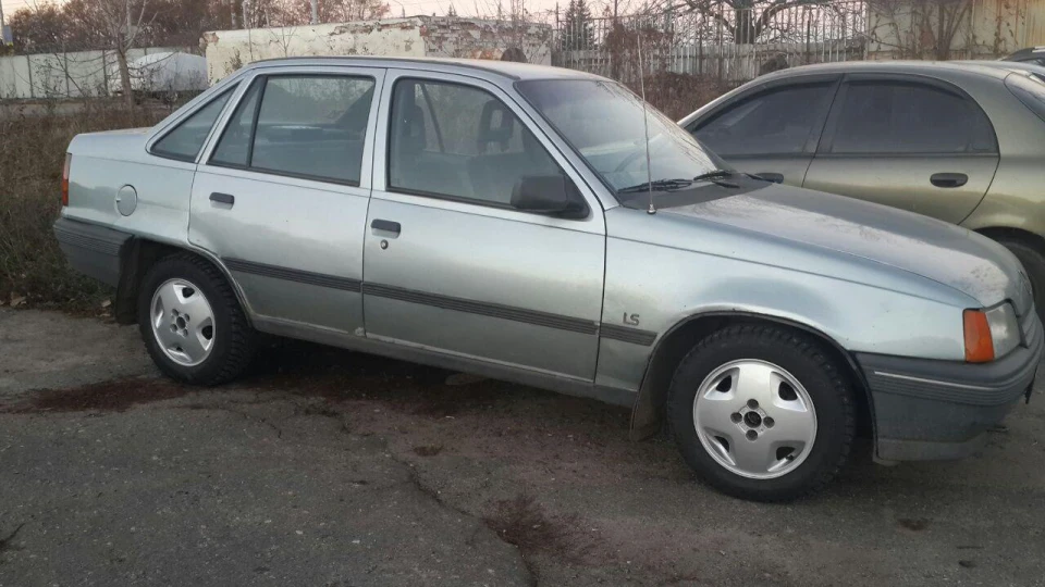 Opel Kadett 1.3 S 2
