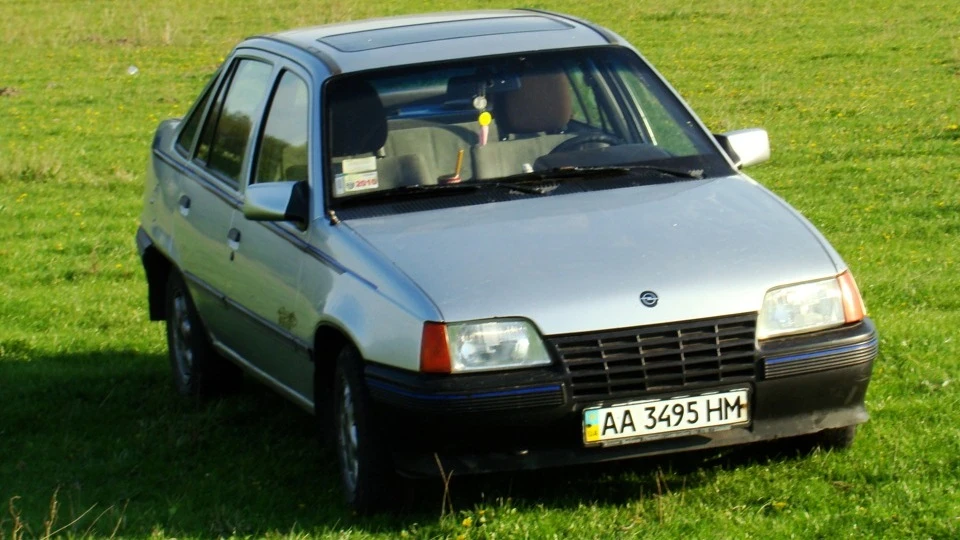 Opel Kadett 1.3 Шалена Черепашка) 3