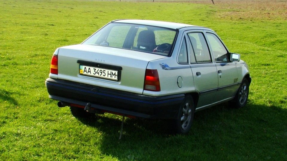 Opel Kadett 1.3 Шалена Черепашка) 4