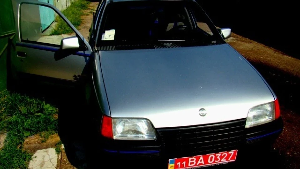 Opel Kadett 1.3 Шалена Черепашка) 5