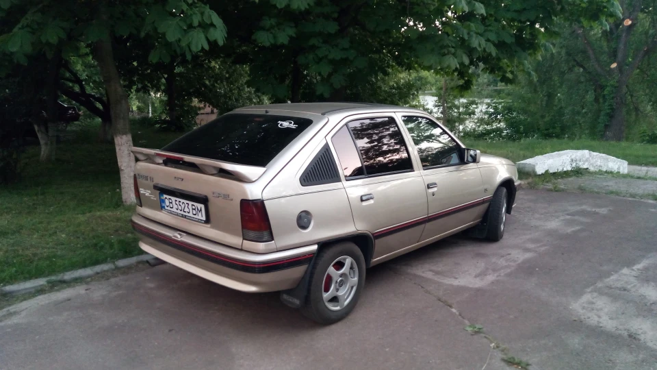 Opel Kadett 1.3 Стійкий солдатик 3