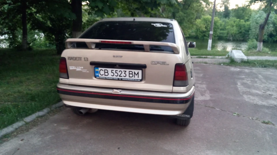 Opel Kadett 1.3 Стійкий солдатик 4