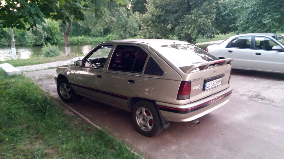 Opel Kadett 1.3 Стійкий солдатик 5