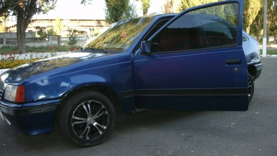 Opel Kadett 1.3 2