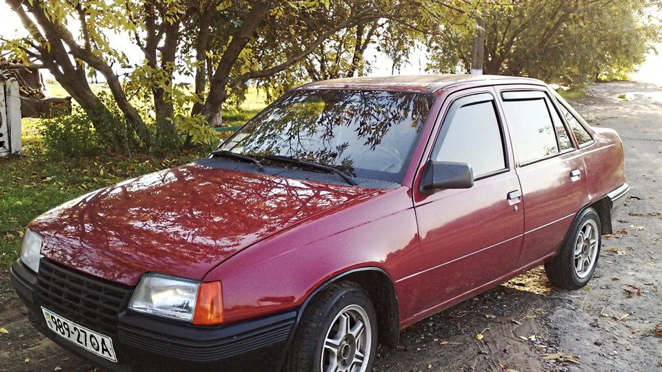 Літак Opel Kadett 1,3S 4