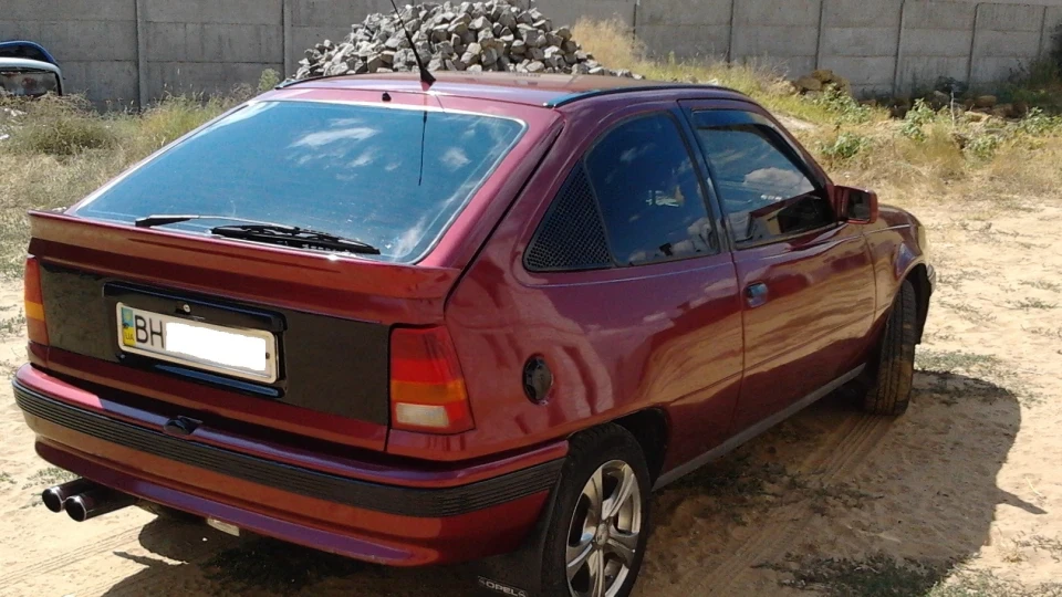 Opel Kadett 1.3S Запальничка 3