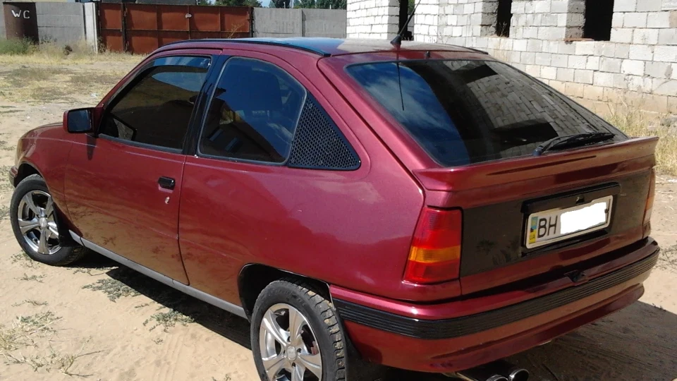 Opel Kadett 1.3S Запальничка 5