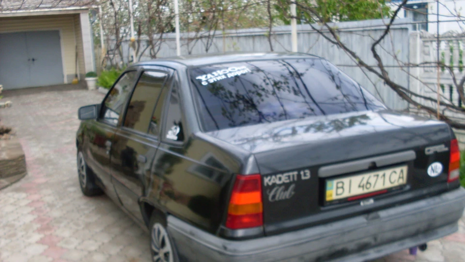 Opel Kadett 1.3S 2
