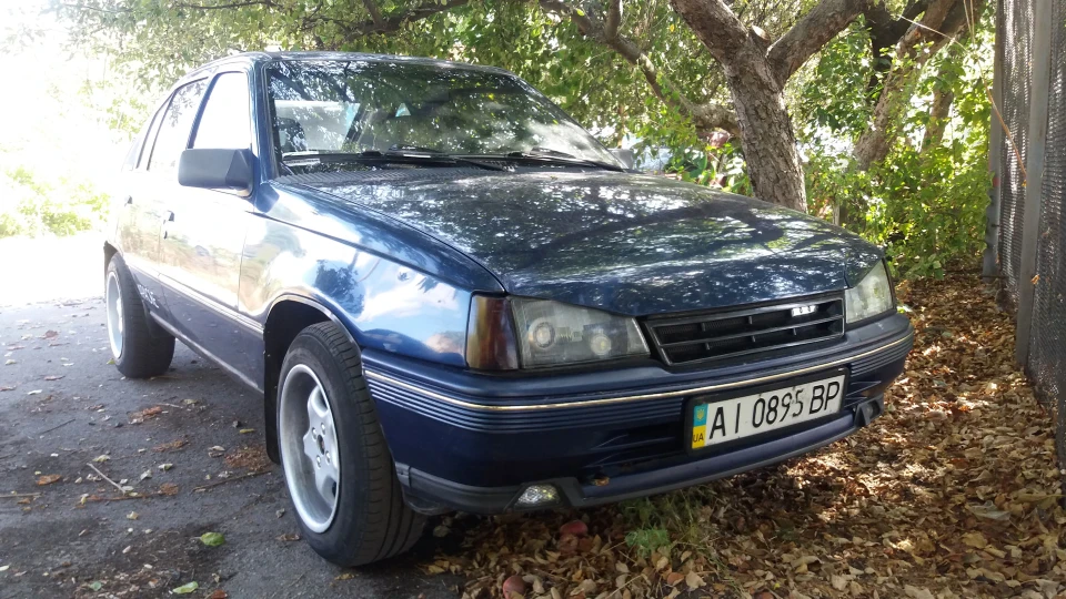 Opel Kadett 1.6 akpp 2